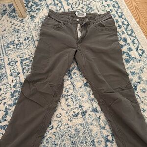 Mountain Khakis Classic Fit sz 34x32. In great condition!